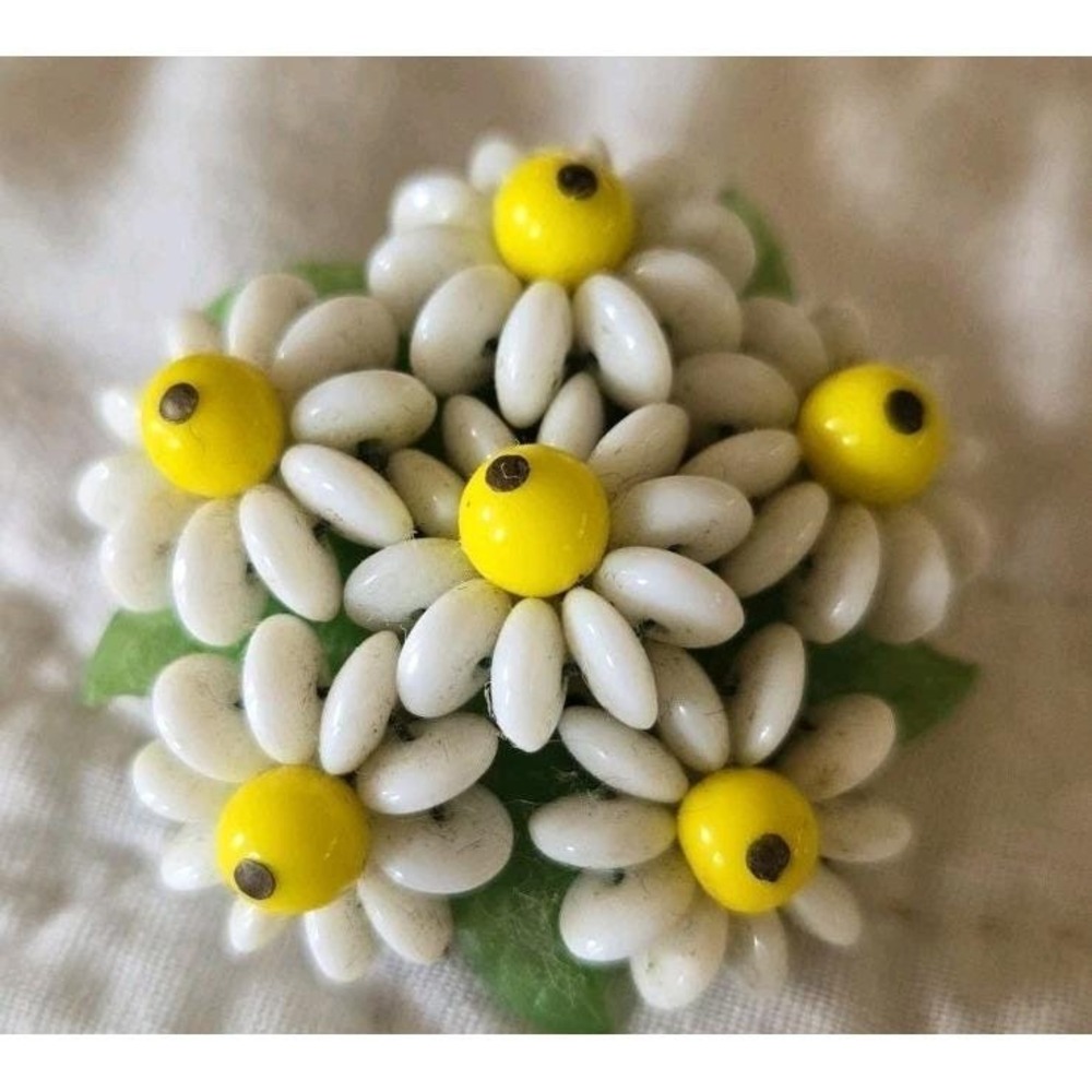 Vintage West Germany Daisy Wired Flower Milk Glass Leaves Figural Brooch Pin